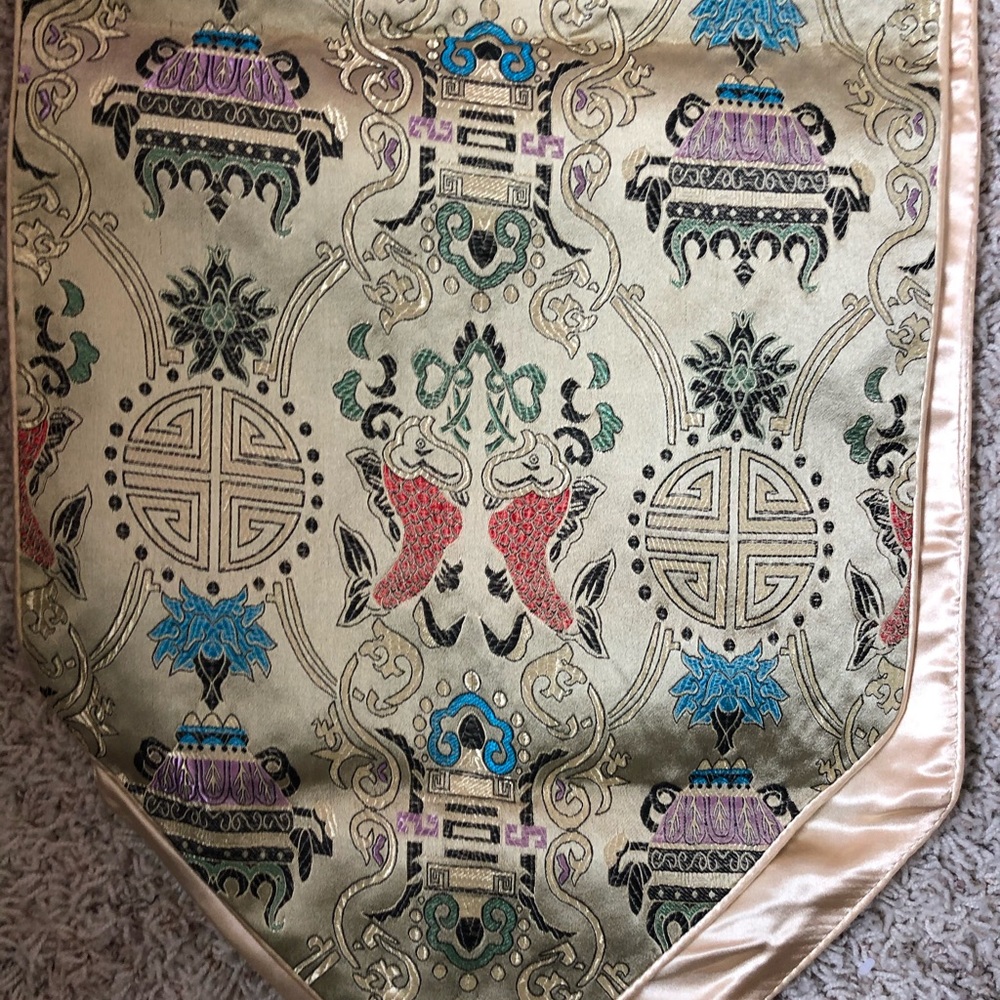 Table Runner - Picture 6 of 7